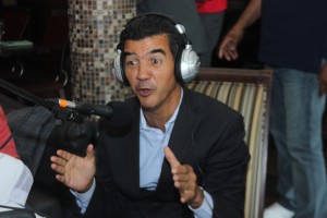 El concejal de la ciudad de Nueva York, Ydanis Rodríguez, participa de dParranda Radio