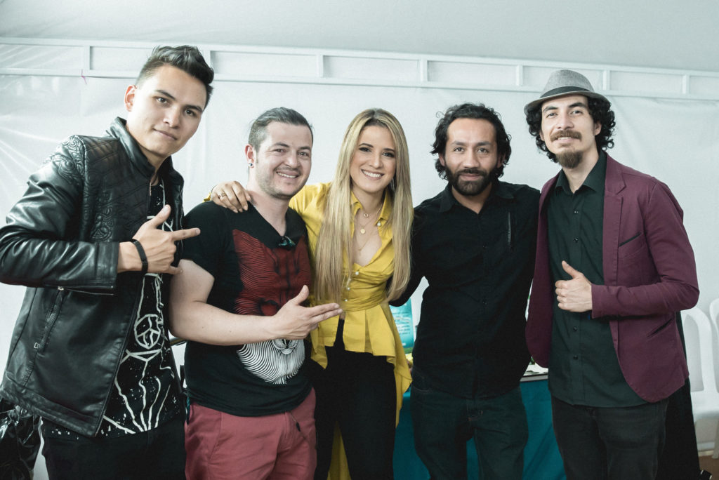 Nathalie Hazim junto a sus músicos colombianos